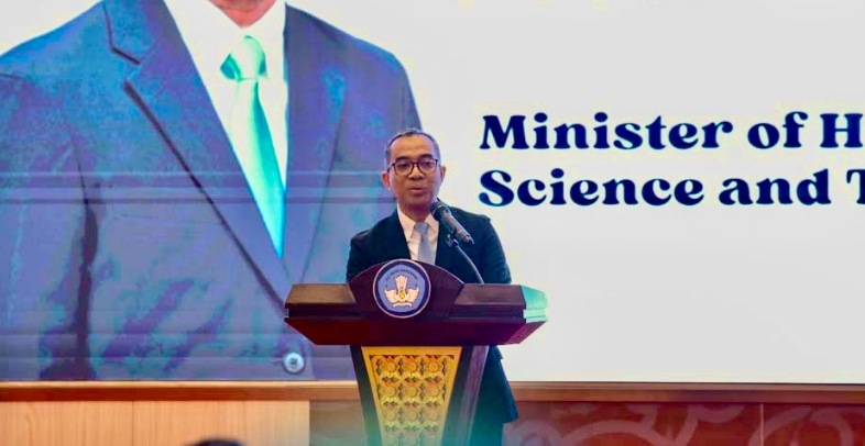 beasiswa KNB 2025, KNB Scholarship, mahasiswa internasional di Indonesia, Kemdiktisaintek, pendidikan tinggi Indonesia, Brian Yuliarto, Khairul Munadi, beasiswa untuk negara berkembang, mahasiswa asing 2025, program beasiswa internasional, diplomasi pendidikan, universitas Indonesia, beasiswa sarjana magister doktoral, kerja sama pendidikan antarnegara, Ilmuwan.ID