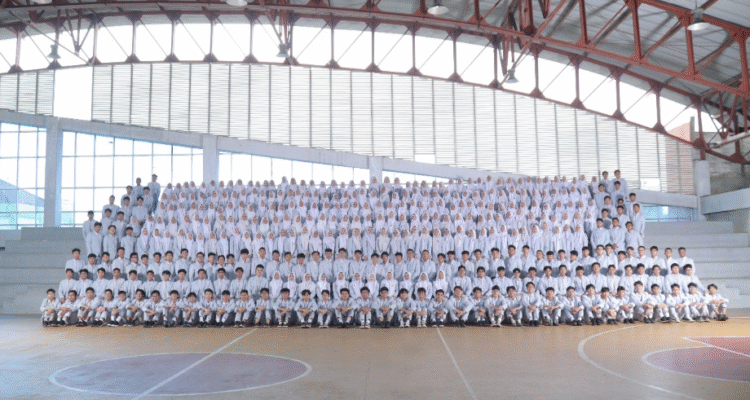 MAN 4 Jakarta Selatan, siswa lulus PTN, kampus luar negeri, prestasi madrasah, pendidikan unggulan, sekolah favorit, penerimaan mahasiswa 2025, jurusan kedokteran, Program Cambridge, madrasah berasrama